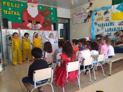 Núcleo Feminino Coprossel e CEMEI Sementinha do Saber levam alegria no Natal das Crianças da Escola